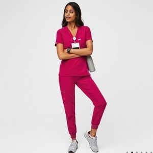 Figs limited edition color Ultra Rose Set, size S top, size PS Bottoms